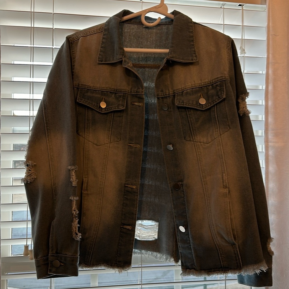 Woman’s light weight Jean jacket size large NWT
